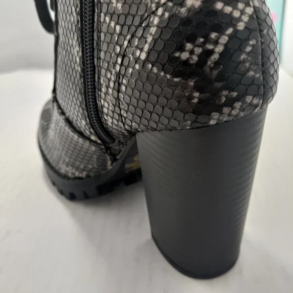 LIMIT High Platform Heel Ankle Bootie Black/Gray - Picture 6 of 7